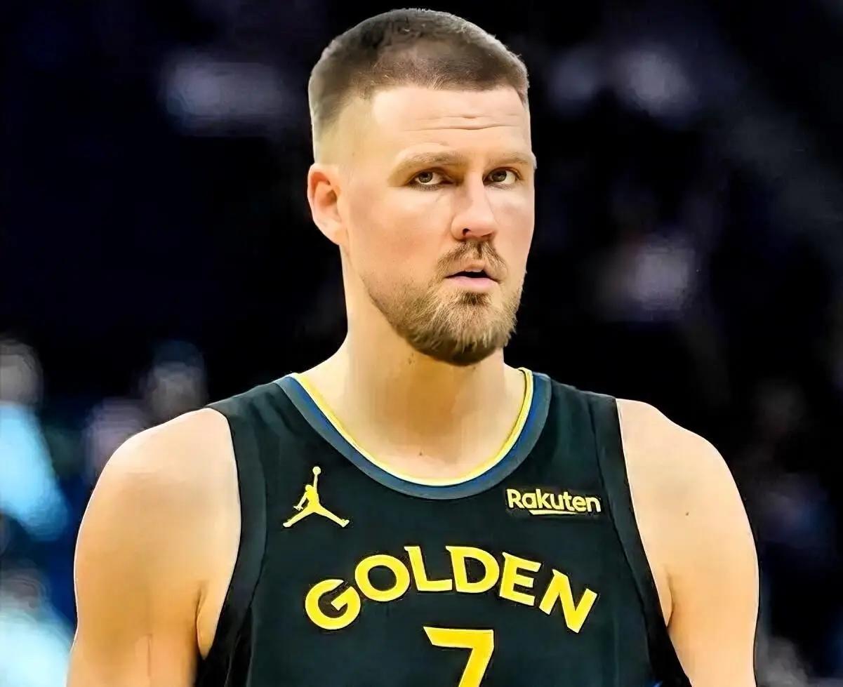 又病了！勇士真的敢要吗？
勇士明日对阵湖人队的比赛，波尔津吉斯因为生病缺阵。
休