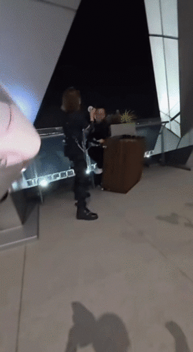 当年那批玩捉迷藏的人长大了 以前玩捉迷藏拼谁跑得快，如今成年人局拼策略，层层伪装