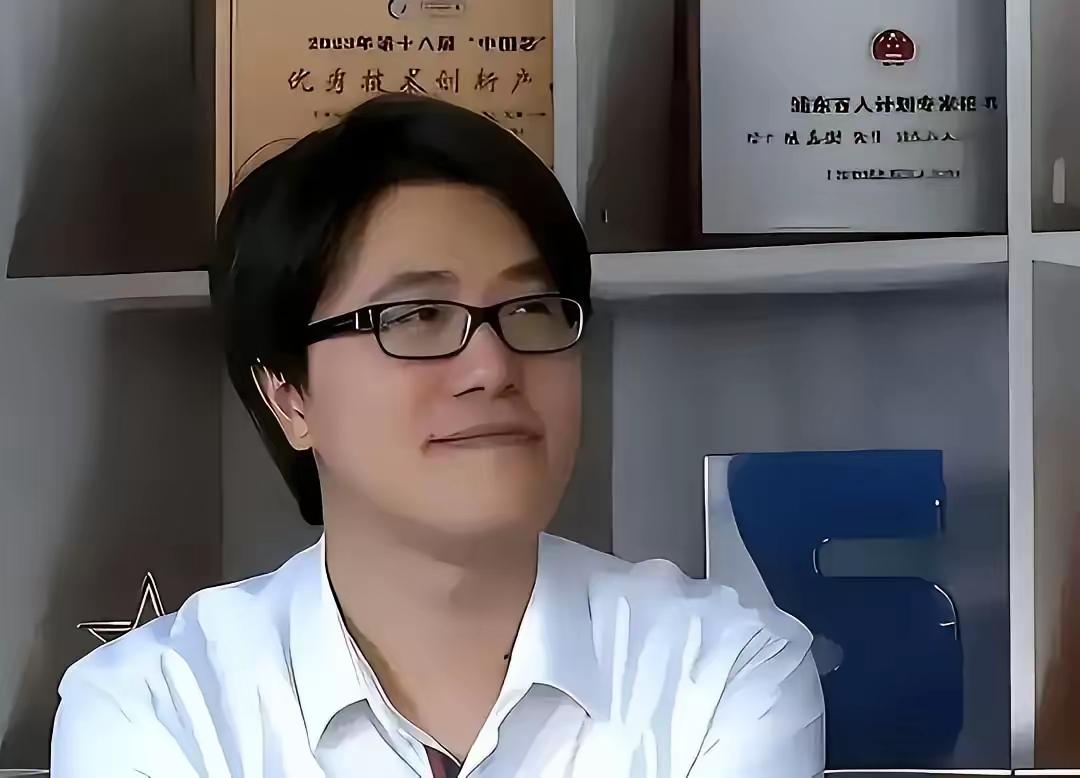 美国砸天价奖金、送永久绿卡，排队疯抢一个中国留学生。谁知他拿到学位当天，头也不回