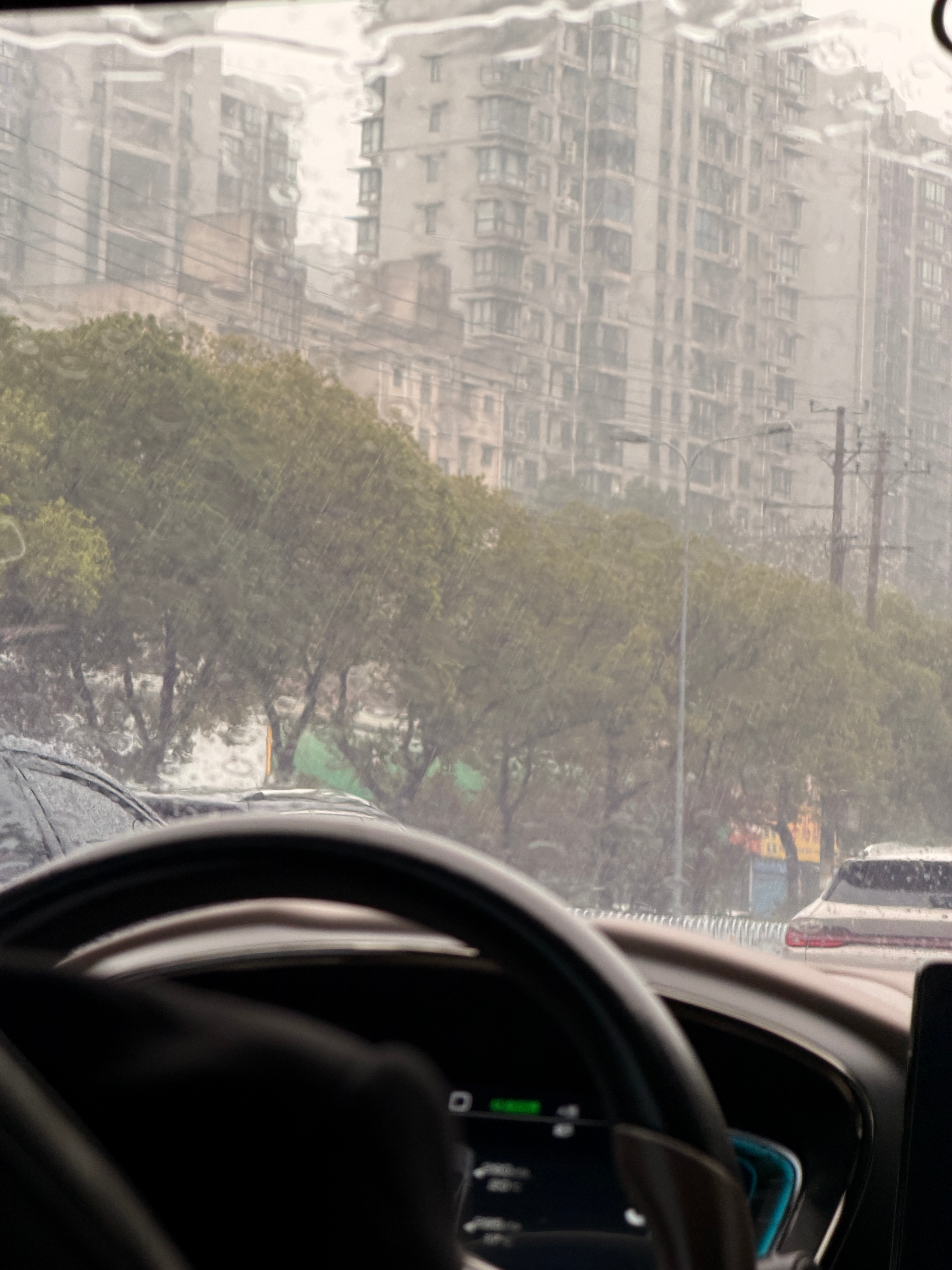 长沙的师傅跟我说：长沙的雨，还要下83天……不是长沙，你是住了好几个龙王吗？ 长