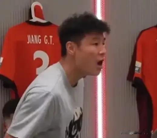 上海海港真心有夺冠的实力，从这2点可以看出来：
1. 球队的韧性真是足，之前离冠