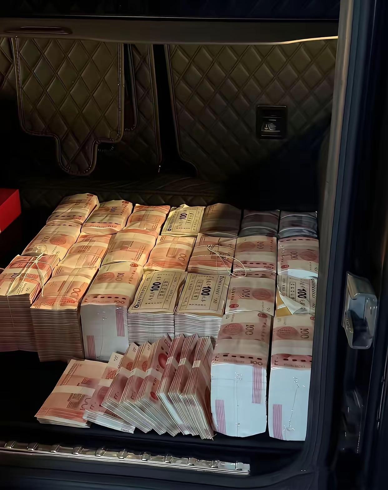 如果你把自我定位转移到觉知位置，就没有‘人’了，所谓的‘人’就是被觉知感知到的图