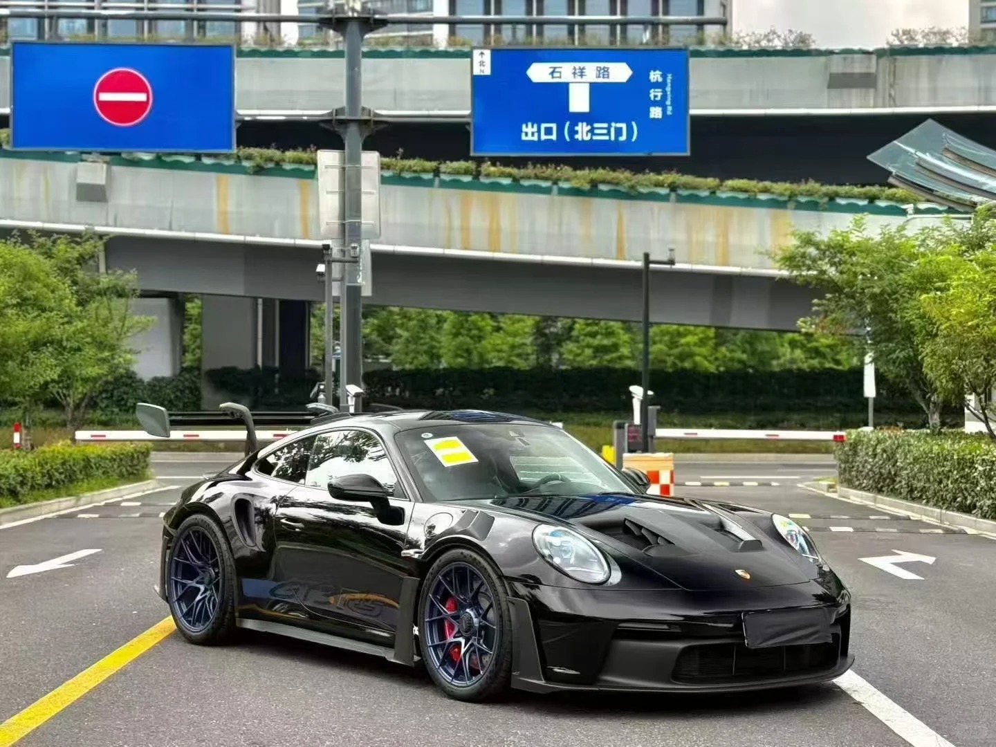 好车分享 540万落地的全新保时捷911 GT3 RS，我觉得价格还行，合裸车4