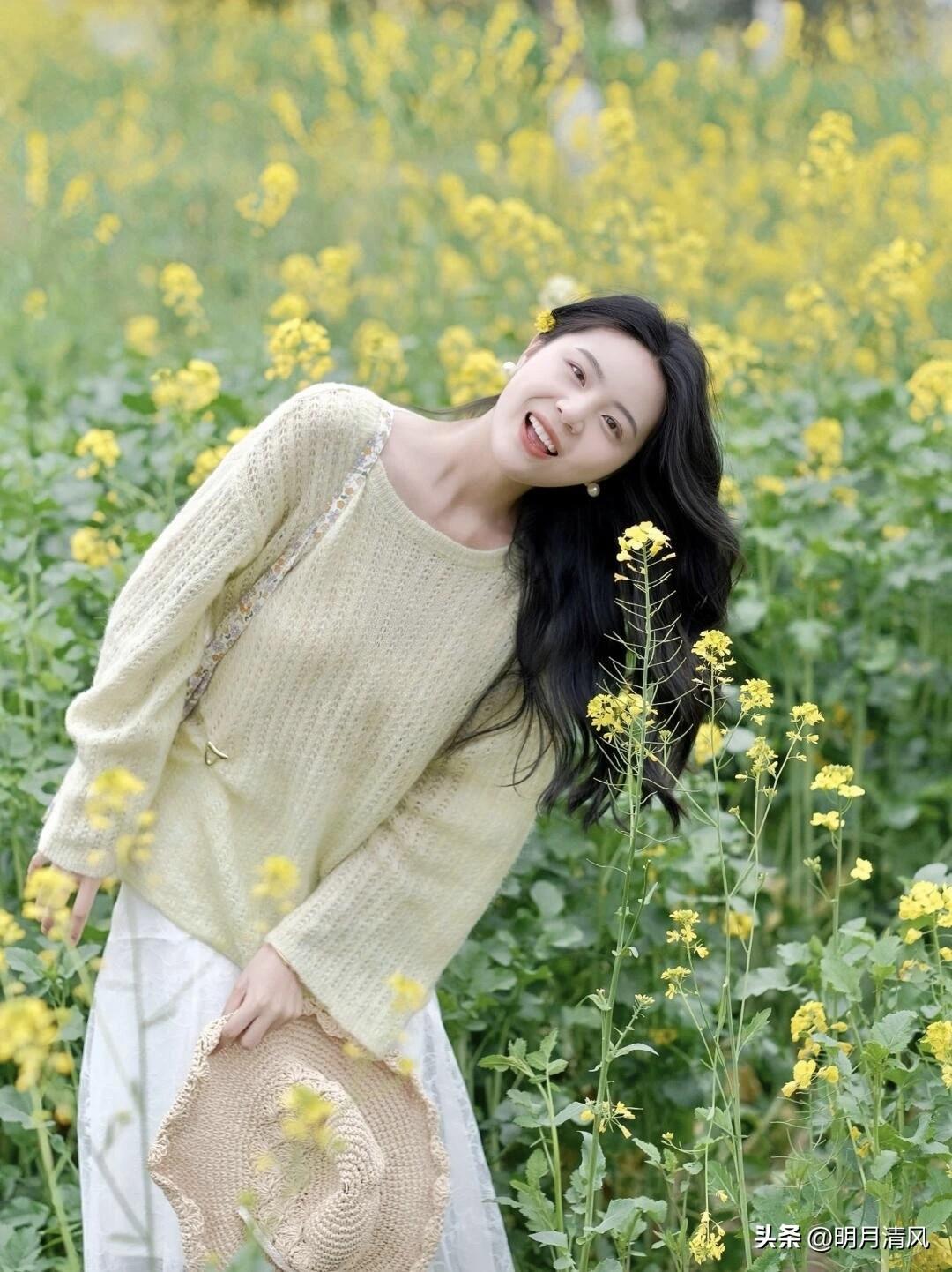 家人们谁懂啊！一到春天，满脑子都是油菜花田，可每回兴冲冲跑去拍，站花海里手都不知