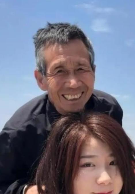 1997年， 河南 一个50岁光棍，捡回1名女婴。不料，送她读书后，她竟怒问，“