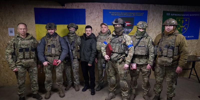 泽连斯基威胁绑架卢卡申科！
4月18日俄罗斯是《观点报 》 报道。
泽连斯基提醒