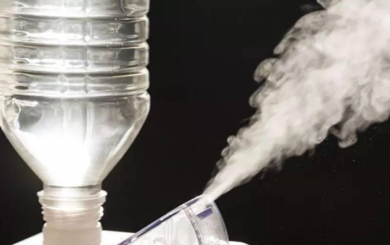 加湿器加精油可能致肺炎看到“加湿器加精油可能致肺炎”这个话题，就不得不提当年震惊