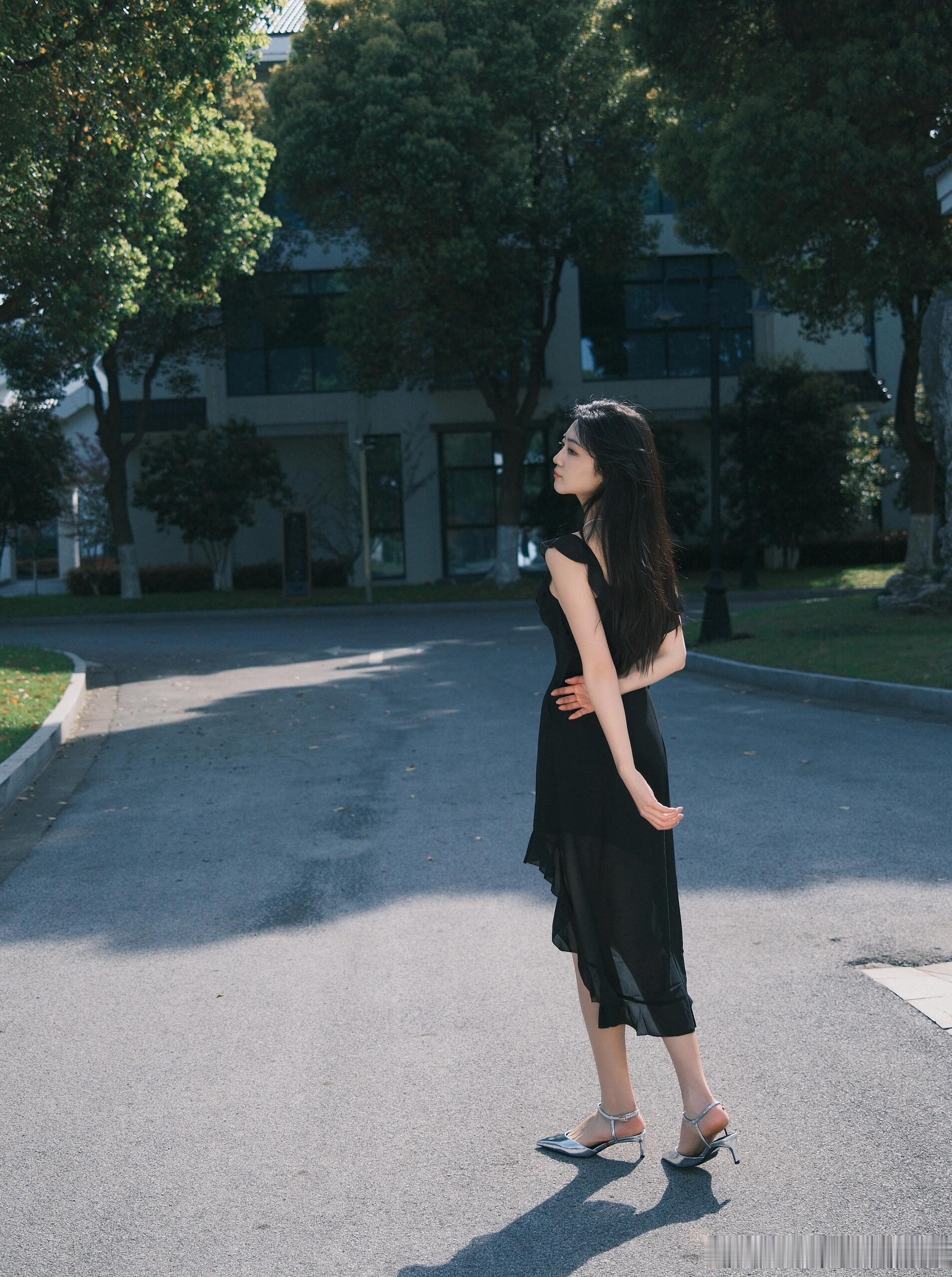 银亮高跟 ​​​