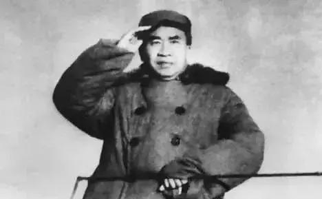 据耿飚回忆，遵义会议后，红军在赤水、土城一带与敌军展开了激战，刚开完遵义会议的毛