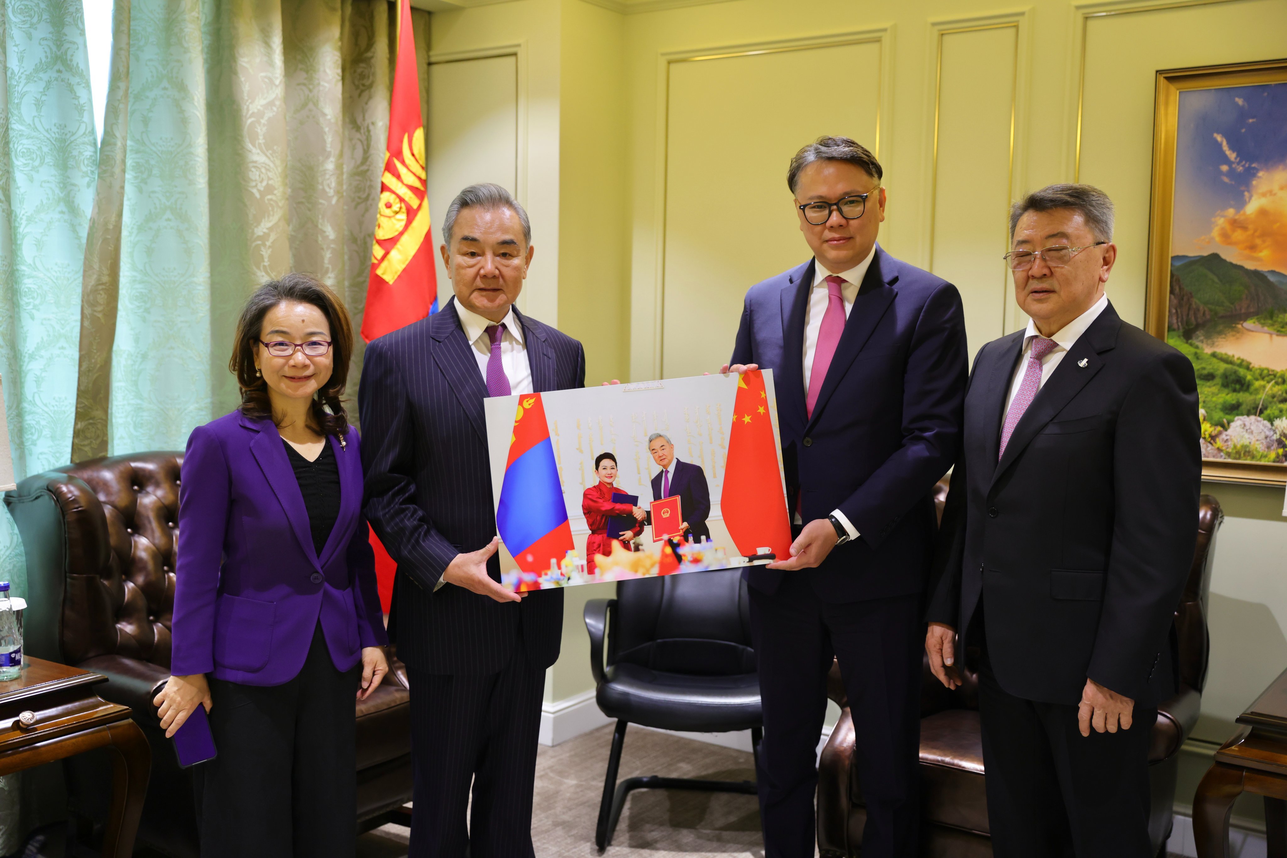 王毅外长结束对蒙古国的访问王毅王毅