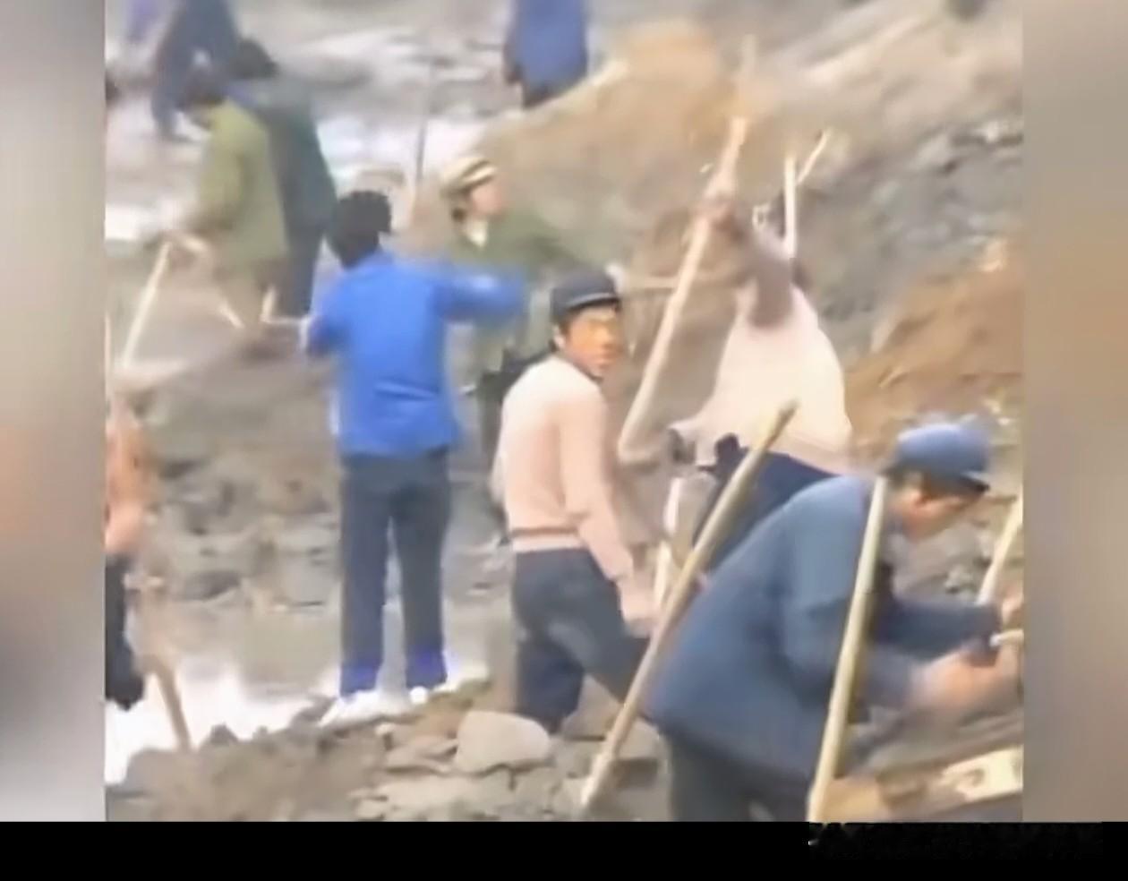 那个年代，
群众可觉悟高，
万人大会战，
一声令下，
迎风雪战严寒奋斗大干100