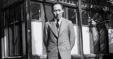 1972年，钱学森在中关村大街散步，遇到一个乞丐向他乞讨。当钱学森准备掏钱给乞丐