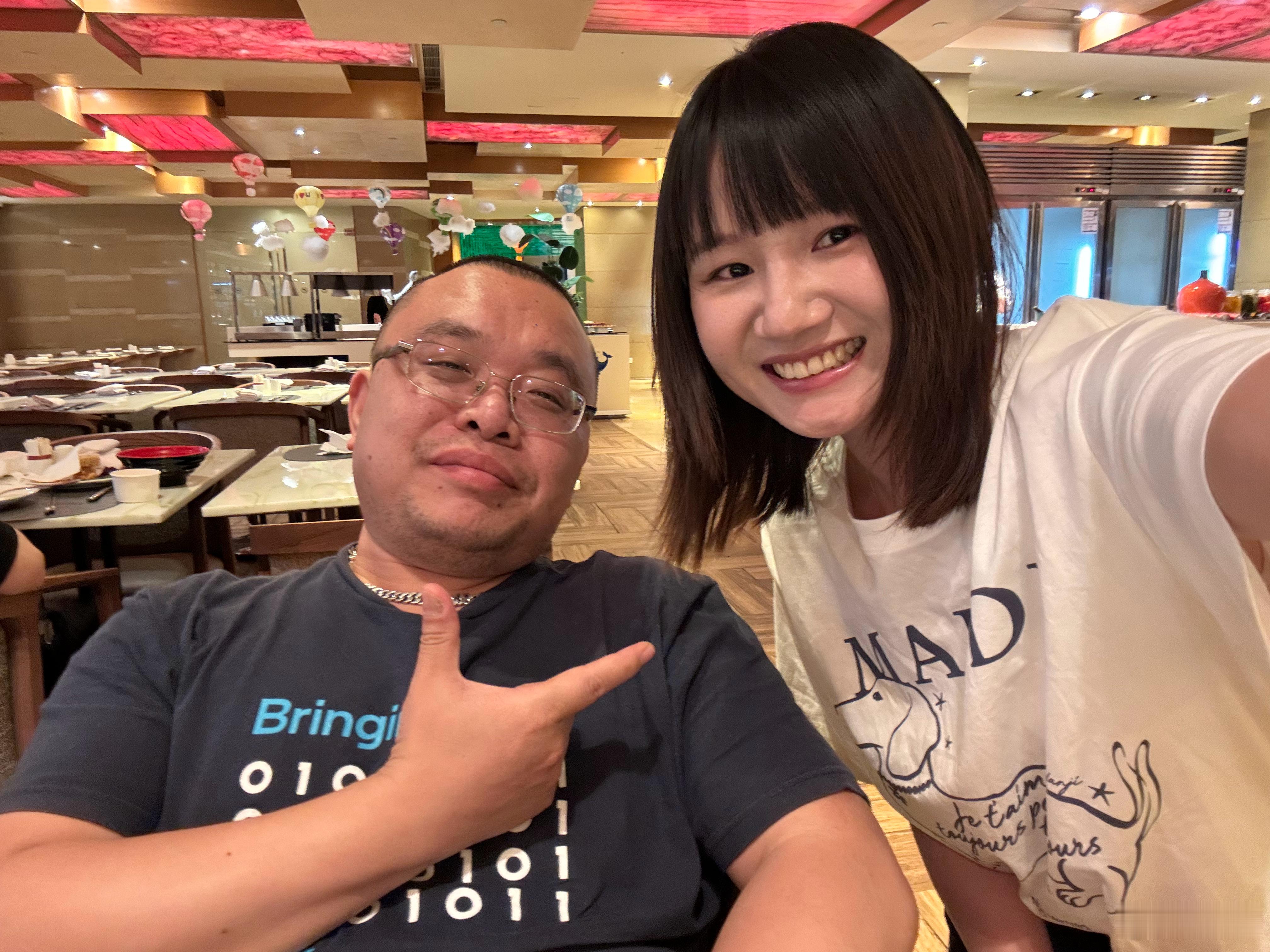 我说黑老大换条大金链，看起来就像黑社会老大了[春游家族] ​​​