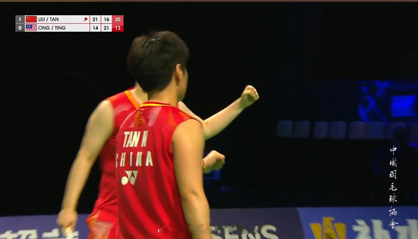 尤杯 1/4赛 中国 2-0 马来西亚女双 刘圣书/谭宁 21-14 16-21