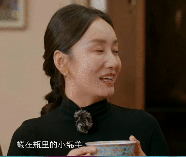 董晴你怎么转行唱歌了 谁说吃饭不能开演唱会？董晴在鄂尔多斯旅行时与当地朋友即兴合