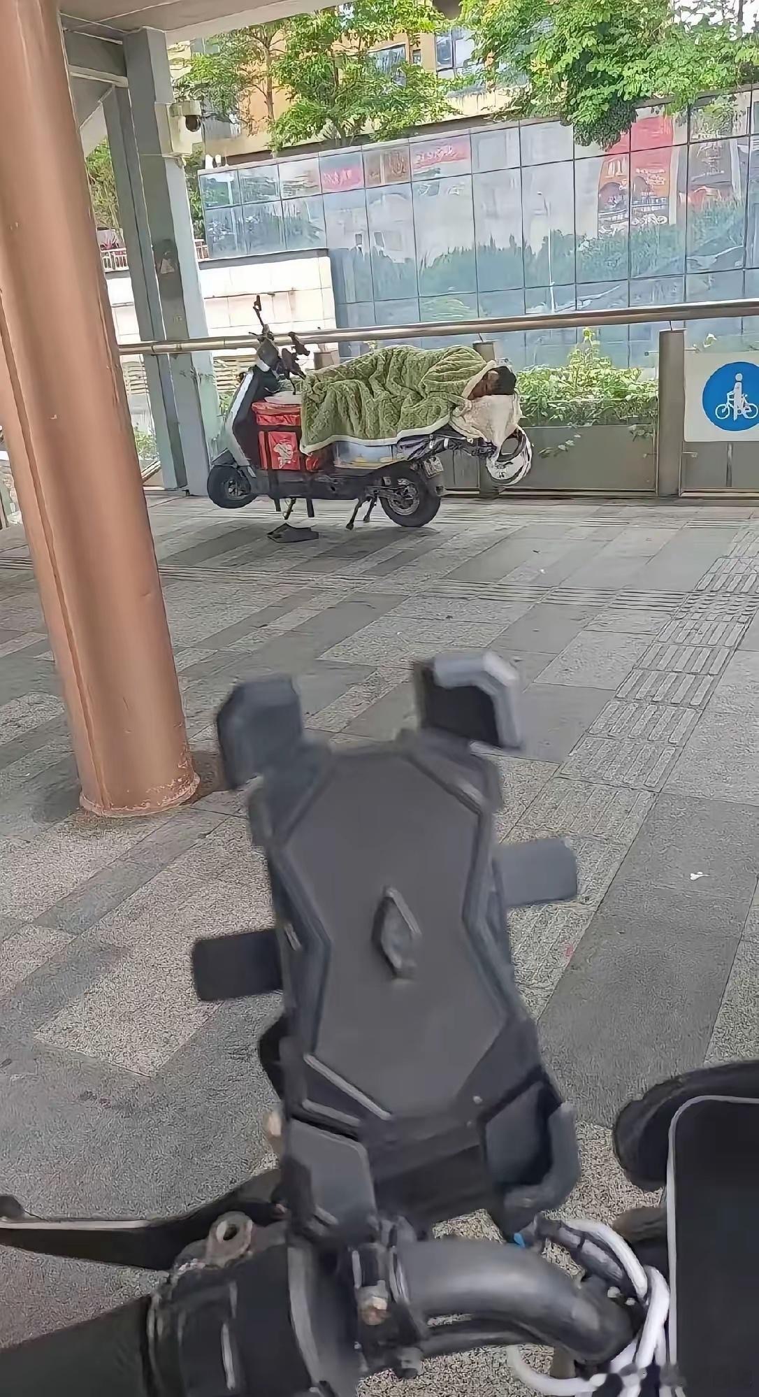 这个社会卷的无药可救了 