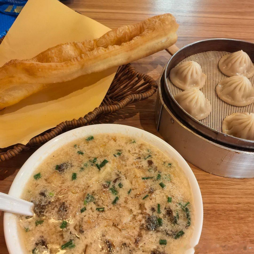 终于吃到楼下的早餐店了，昨晚刚刷到那个🇦🇺给孩子装饭盒的博主教怎么做咸豆浆今