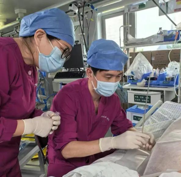 33岁麻醉医生重新学医，成为全球顶尖科学家
33岁谷万杰裸辞三甲医院麻醉科，攻读