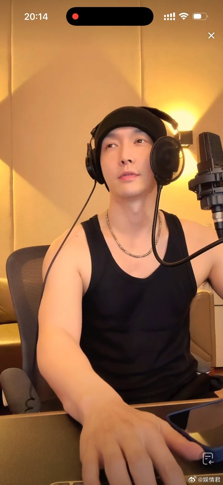 周杰伦给张艺兴写歌周杰伦给张艺兴写了歌哈哈哈哈哈拜托这可是张艺兴一直喜欢的杰伦哥