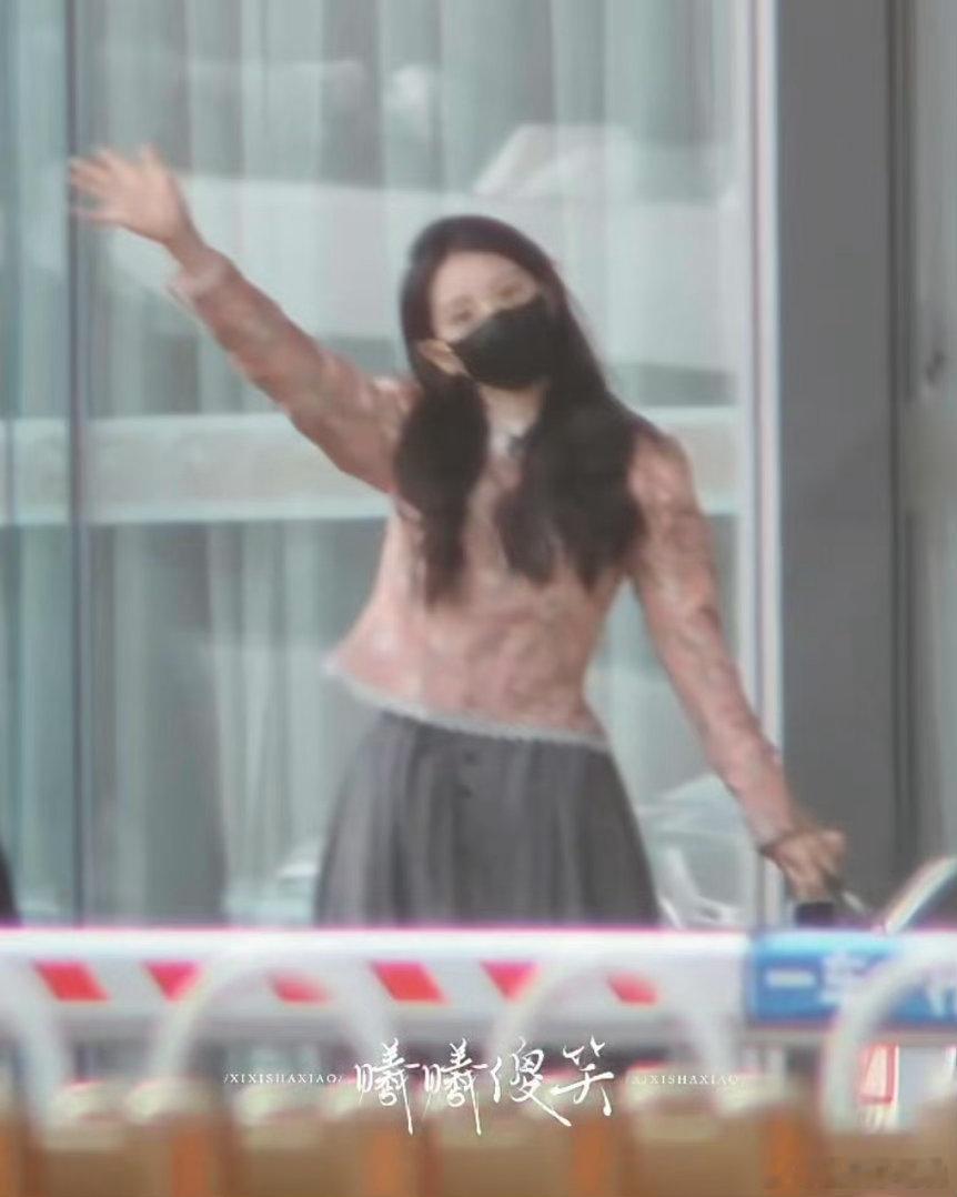 张凌赫田曦薇出发逐玉庆功宴逐玉庆功宴张凌赫田曦薇到达北京 期待这个逐玉庆功宴 期