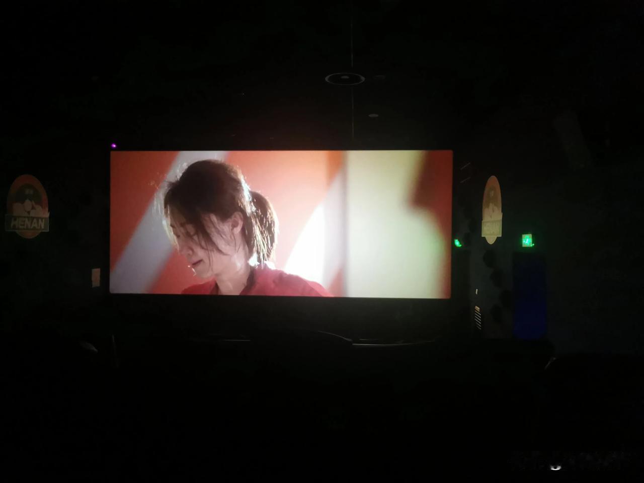 功夫女足带娃看完，一点不好笑，看完怪怪的。
拿不出好作品的星哥，以后拍网剧估计也