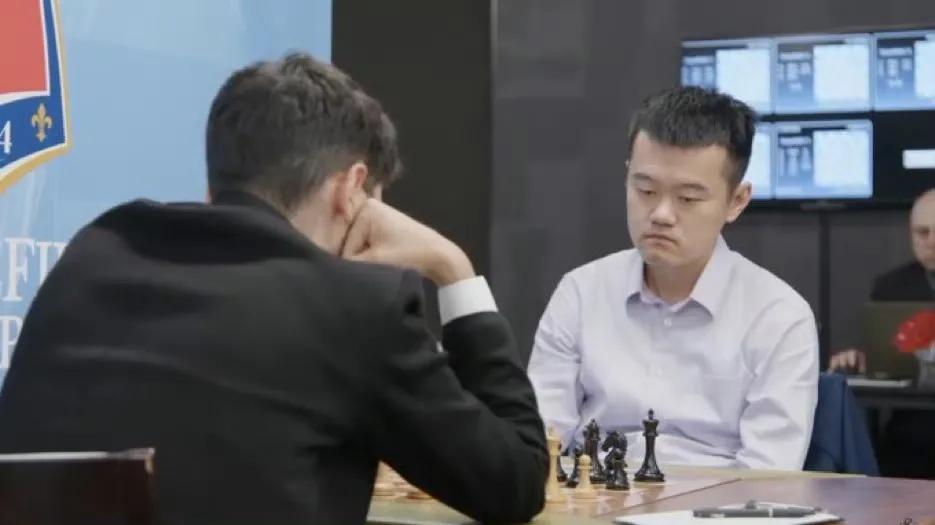 国际象棋辛格费尔德杯赛战罢七轮，丁立人打破不败金身，第七轮执黑负于一路领跑的费鲁