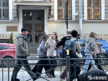 李纯马頔录制妻子的浪漫旅行妻子的浪漫旅行开录 俄罗斯街头的偶遇真的让人感叹缘分，