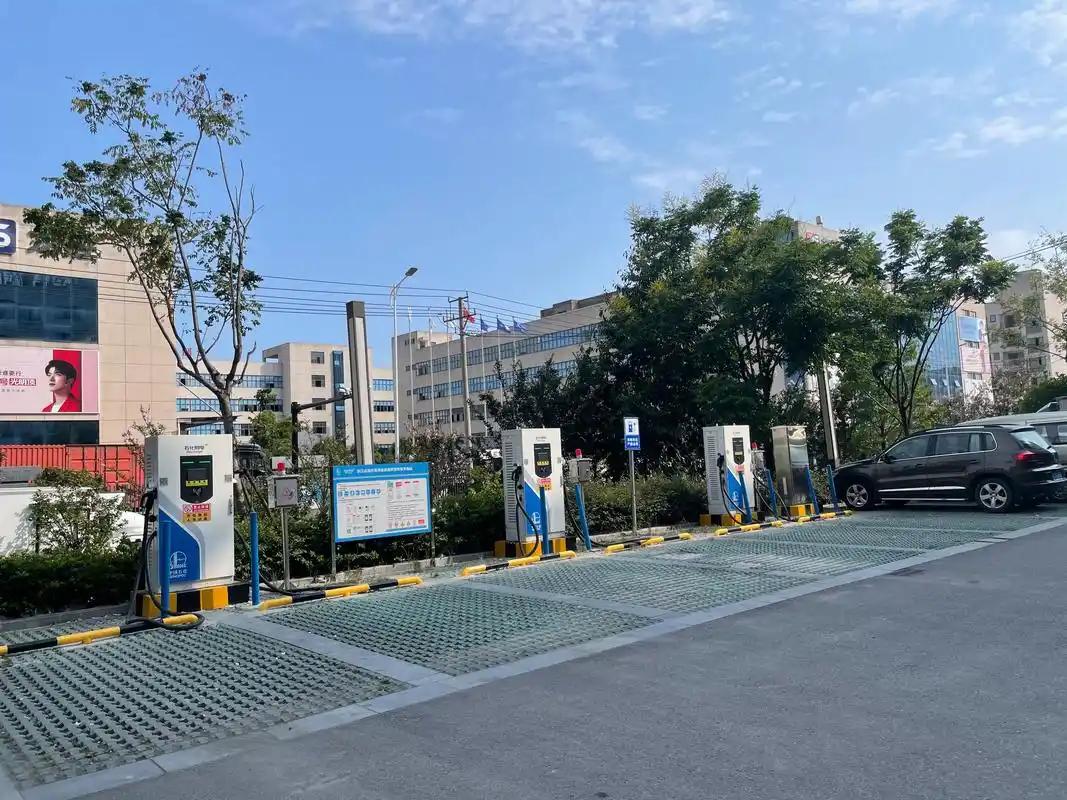 大理弥渡网民向县委书记留言反映：县城公共充电桩数量不足，建议增设并在地图标注位置
