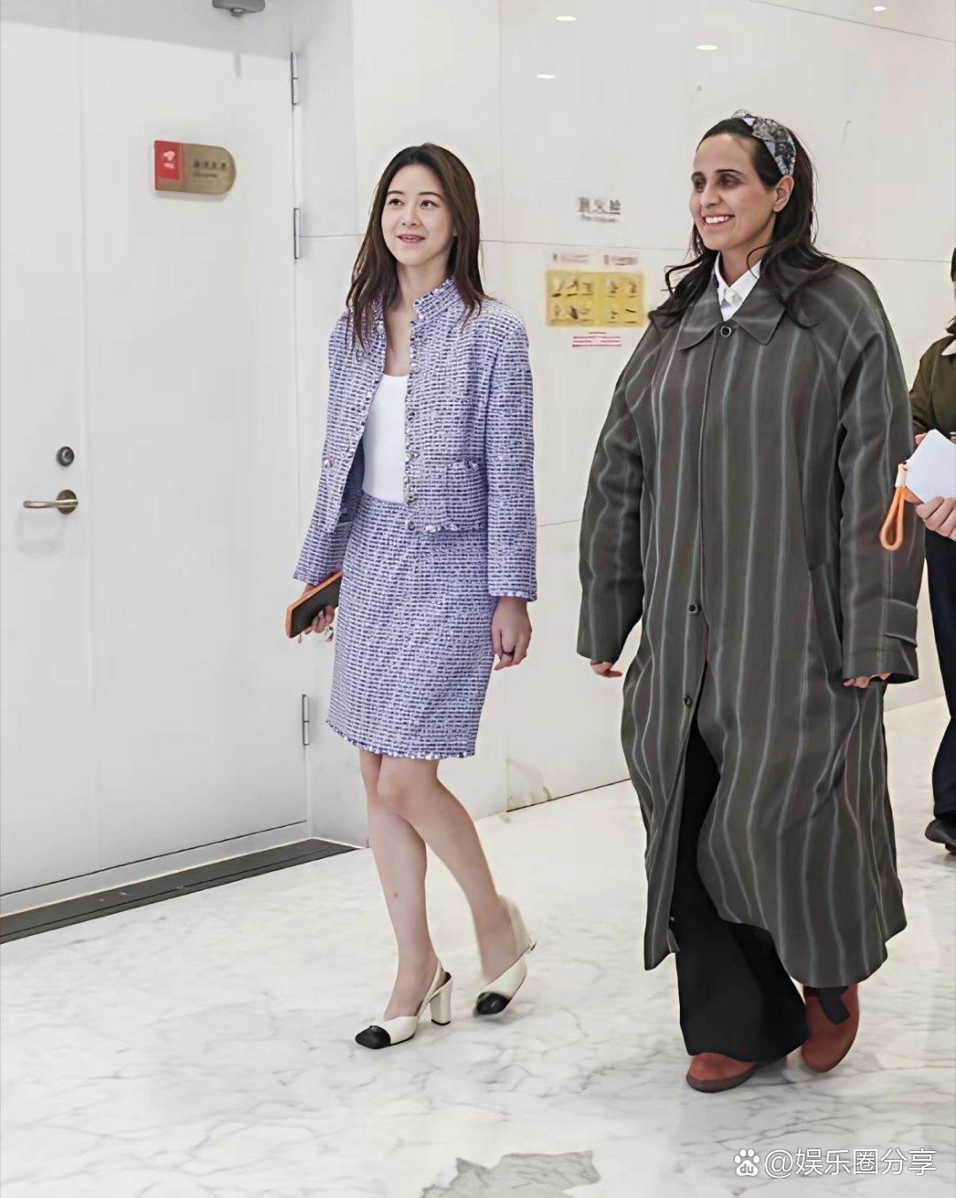 章泽天人脉真牛，陪艺术圈顶流天花板卡塔尔公主参观京东。 