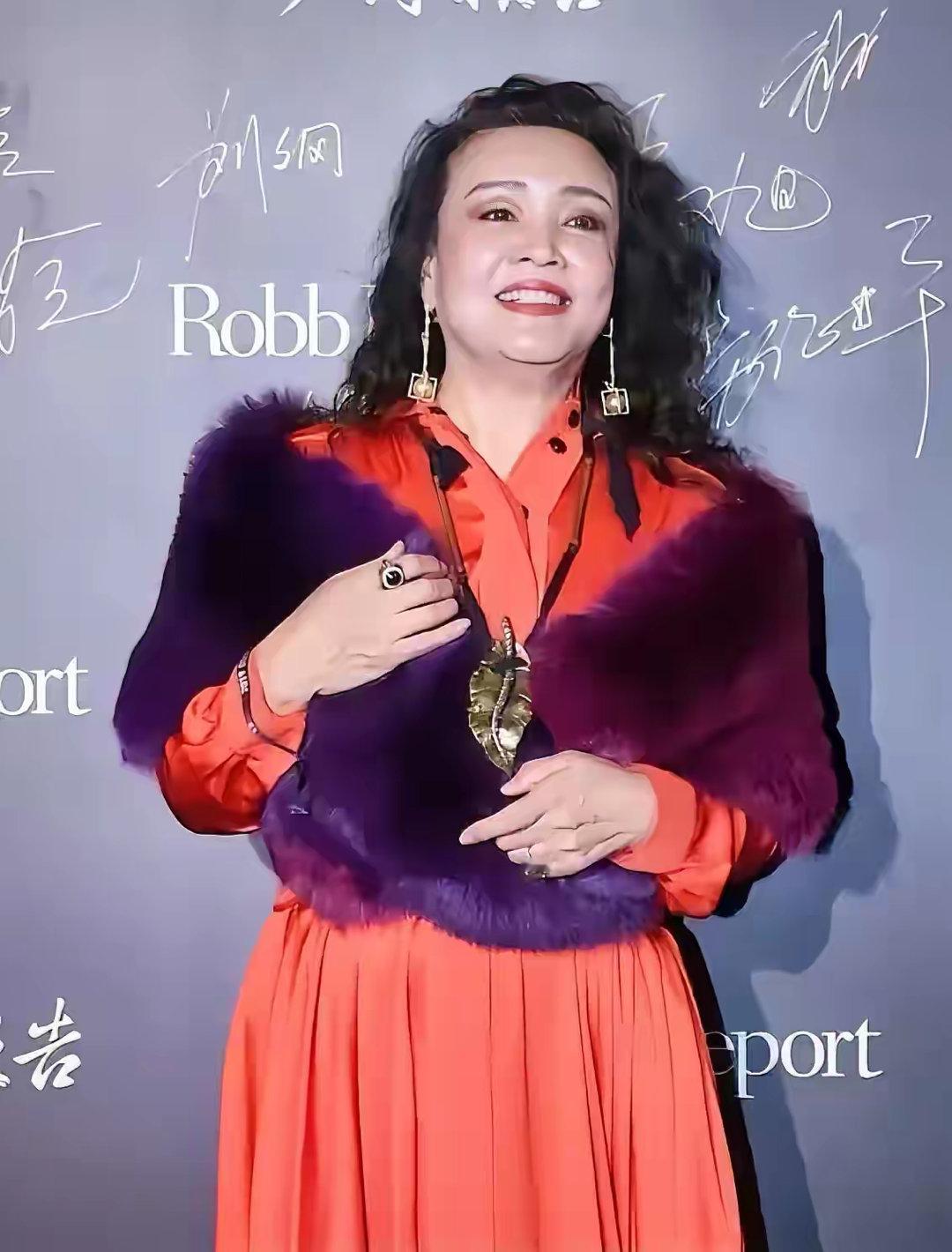 拿死去的前儿媳炒拿 儿子 骂 自己 的语 音炒拿 孙子 孙女出 镜炒拿 离婚 多