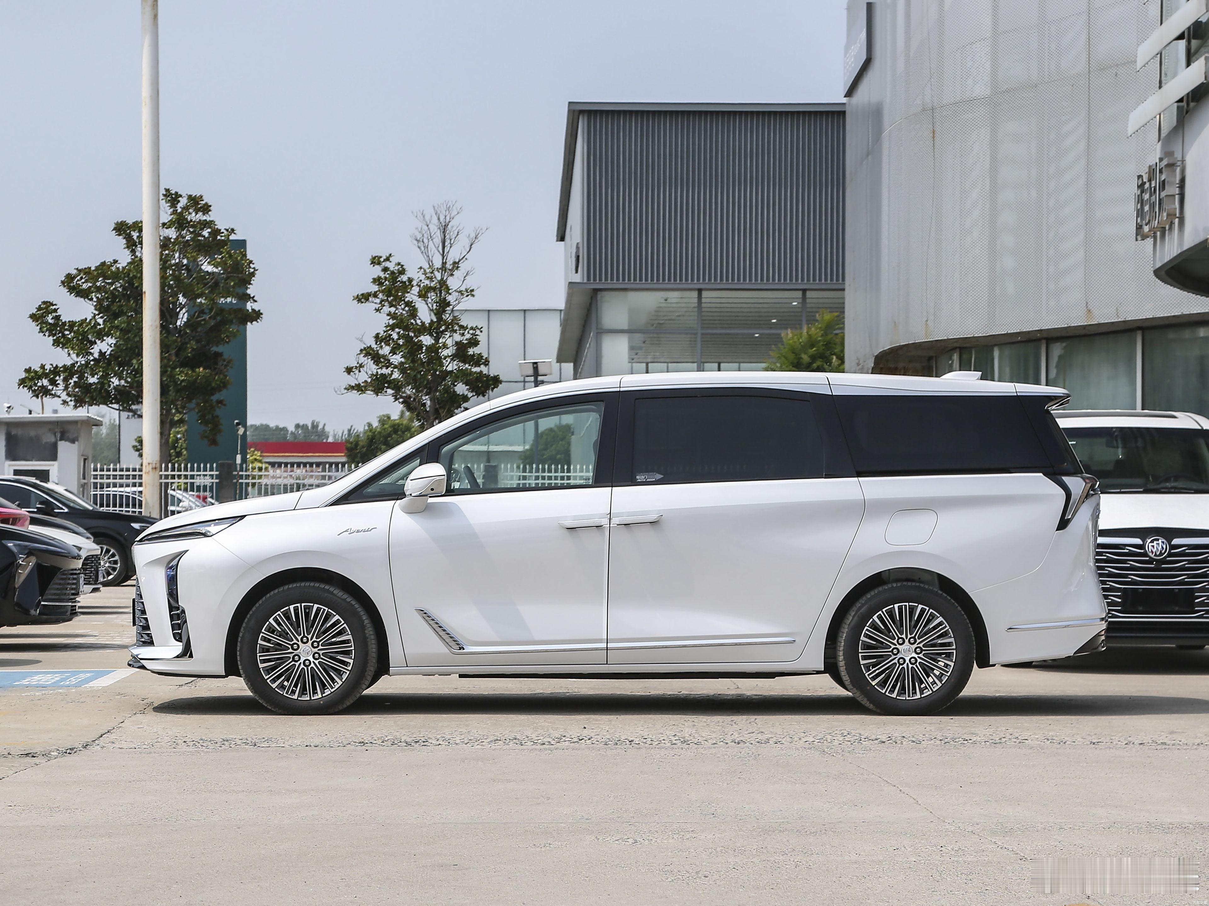 MPV 市场正从“蓝海”变“红海”，家庭需求、技术升级和消费观念转变是主因。二胎