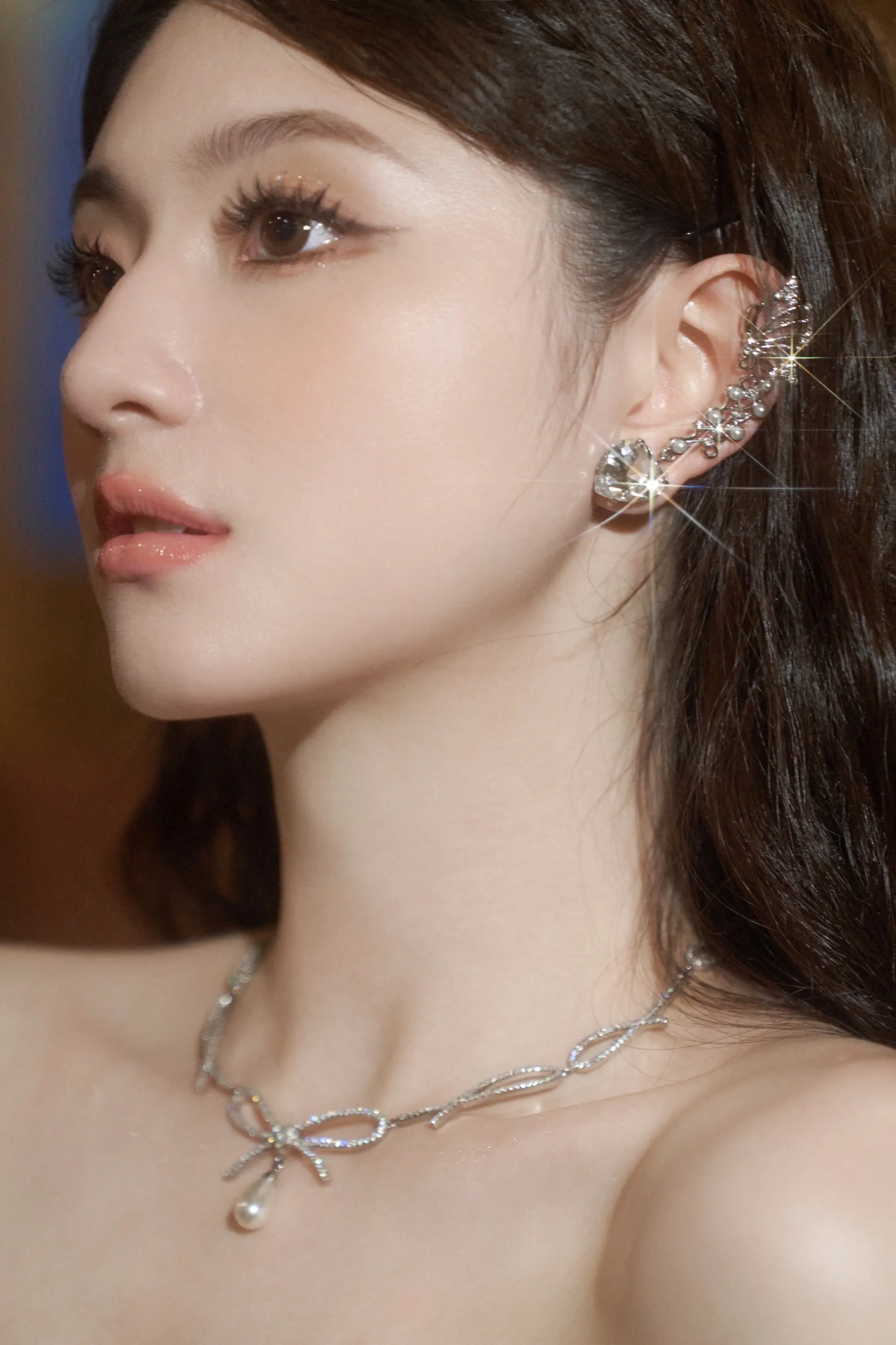 不知道 我的侧脸很曼妙