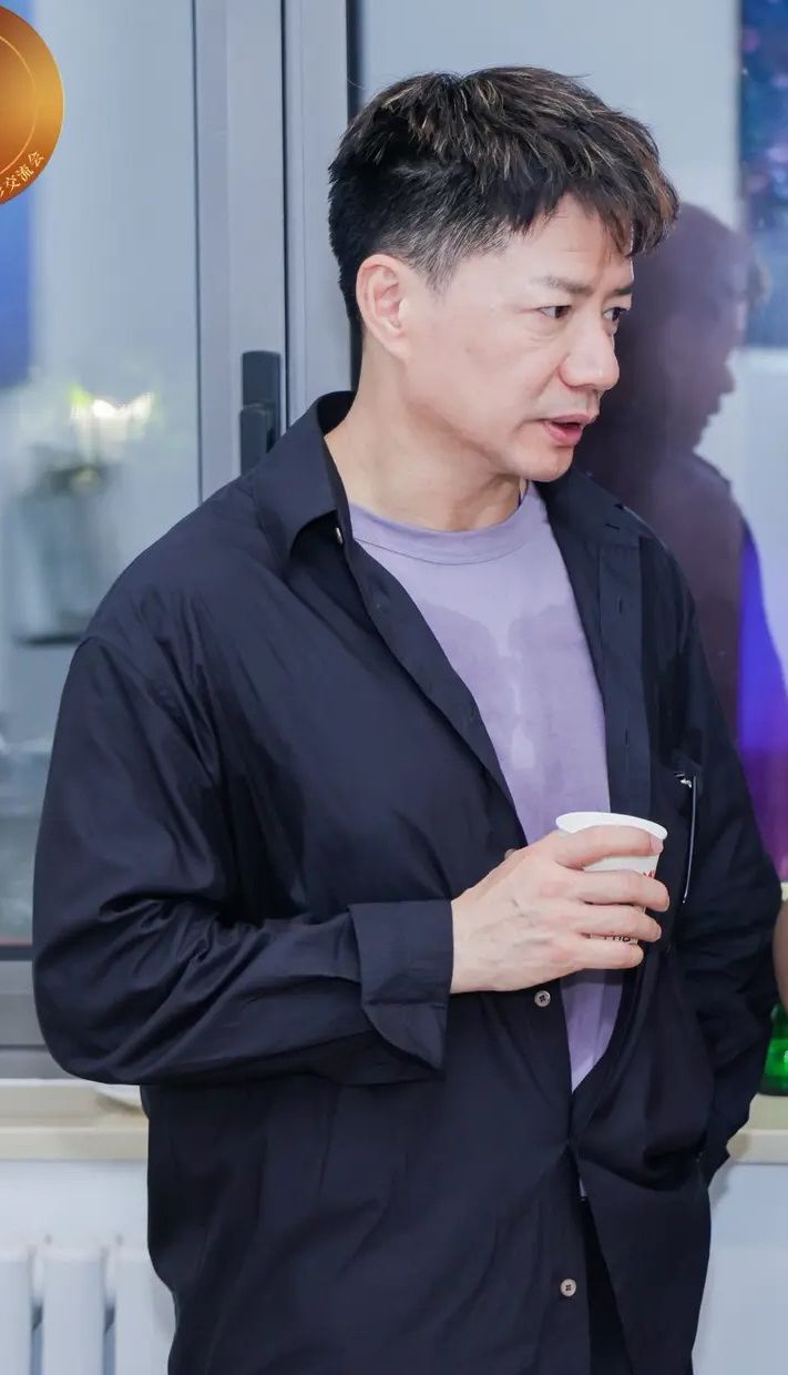 这个段奕宏是不是又热出汗了内搭湿的一塌糊涂