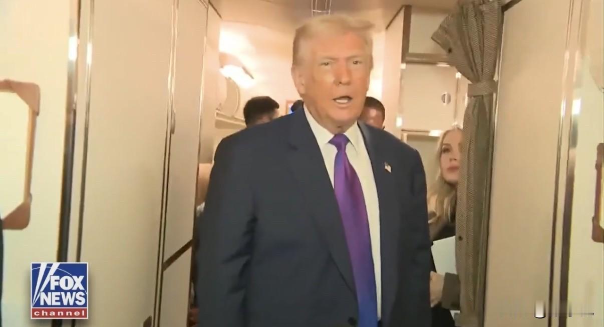 特朗普今天（2月20日）在空军一号上回答了记者提问

记者：“总统先生，您今天稍