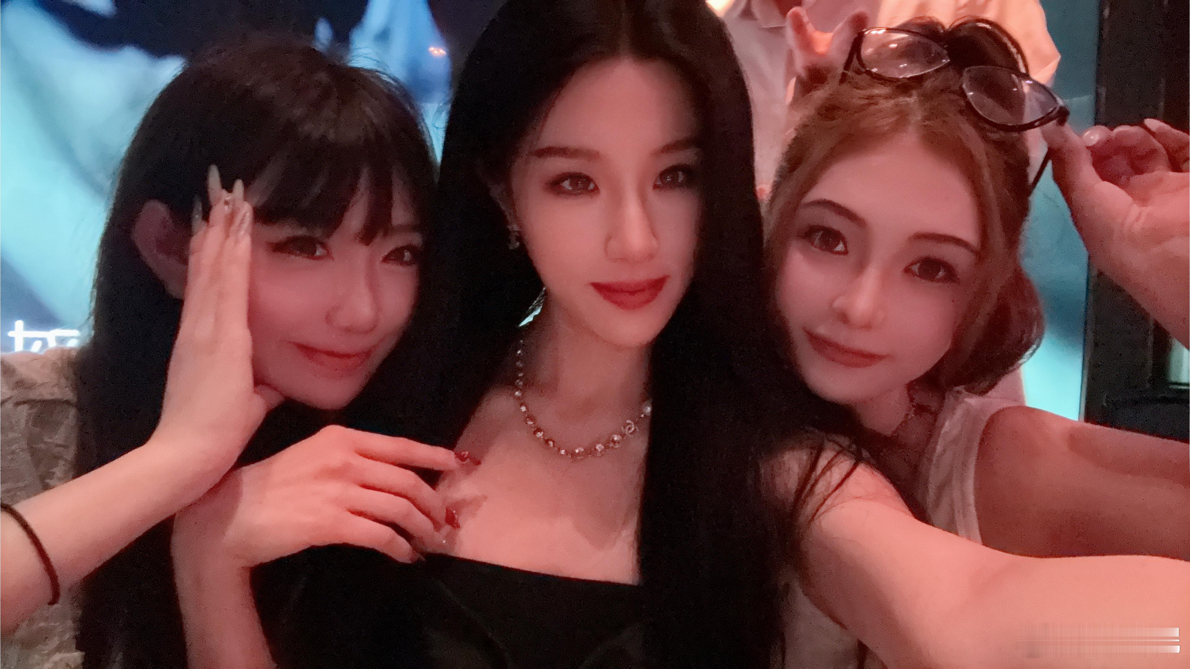 左拥右抱真幸福[心]​​​