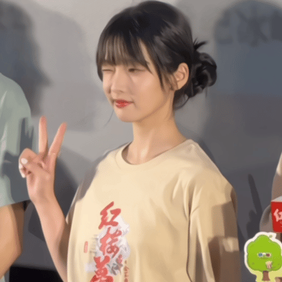 张淼怡简直就是下一个田曦薇，风姿韵味太相似了。 ​​​