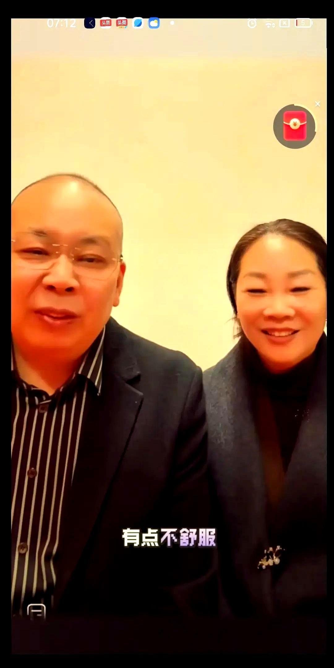 她说只吃沙拉，却被拍到深夜等人喂烧烤。
 
凌晨两点，厉怀远一身黑衣，帽子压到眉