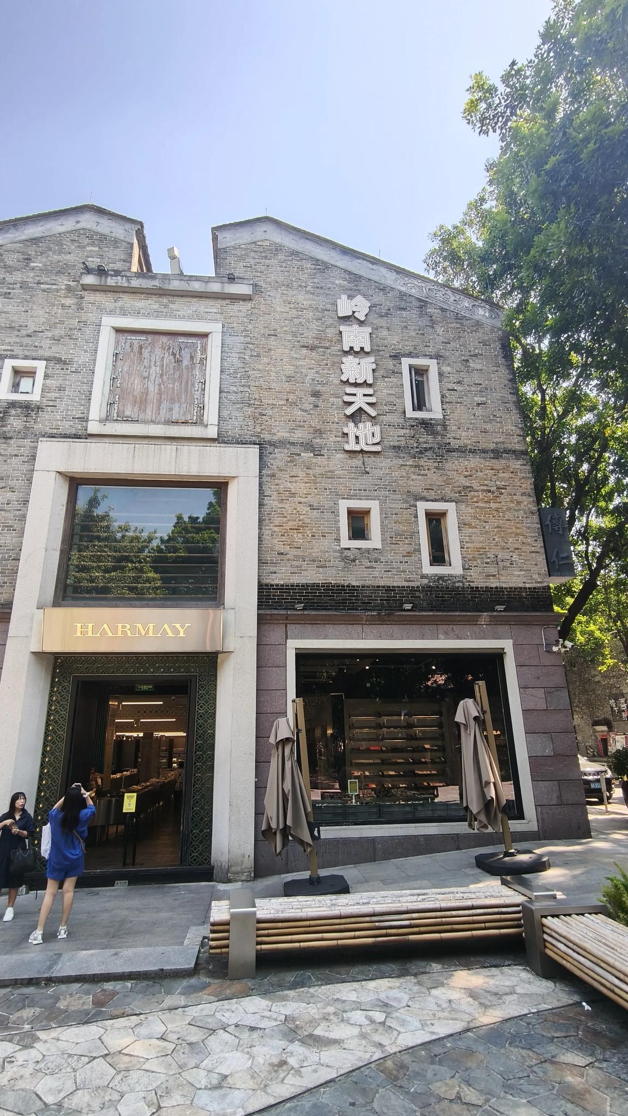 晒晒佛山的城市风光这就是佛山的城市风光，图五就是展旗峰上的展旗楼，我每星期都会去
