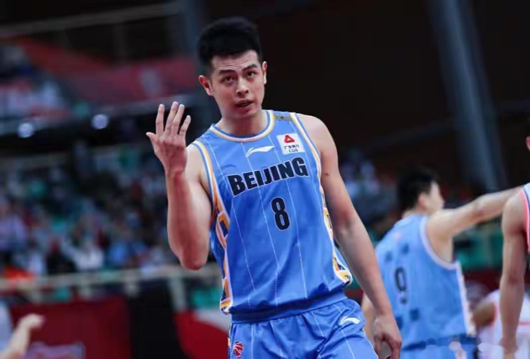 CBA老将职业生涯后期的境遇不同！有的不想打了，俱乐部还想继续让他打，有的球员其