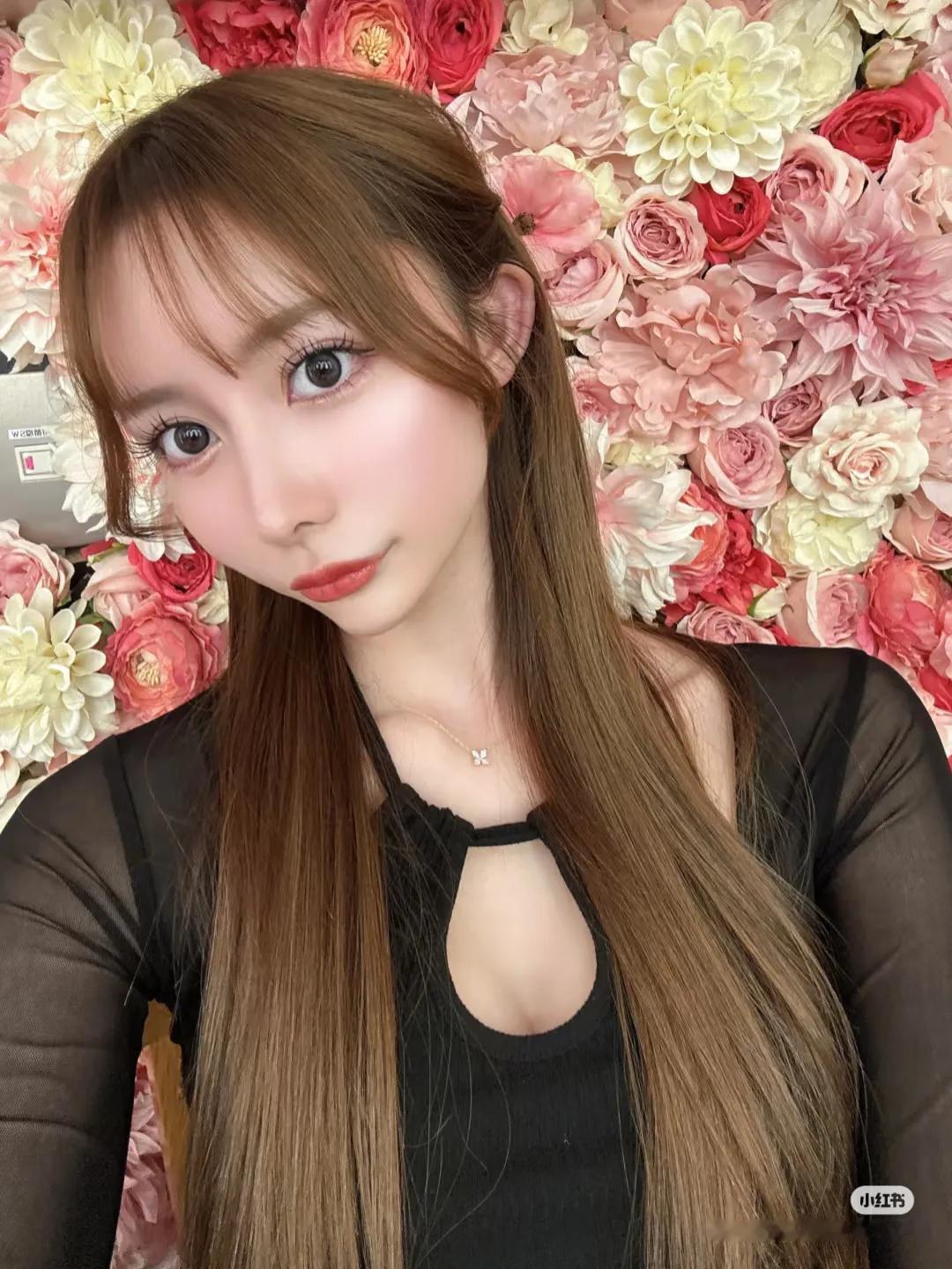 话说日本近几年就推出了许多颜值和气质都相当不错的新晋博主，而s就是其中之一。凭借