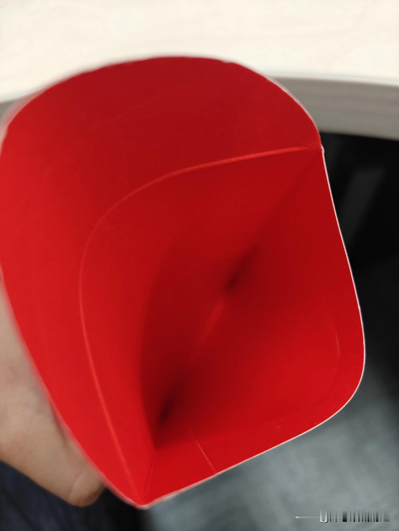 老公年后上班第一天收到空红包。
这还是这么多年第一次吧。他说，今天他年后开工第一