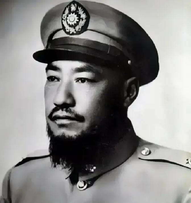 1949年，马步芳逃跑时，因黄金过重，多次出现飞机无法起飞，最终带走31000两
