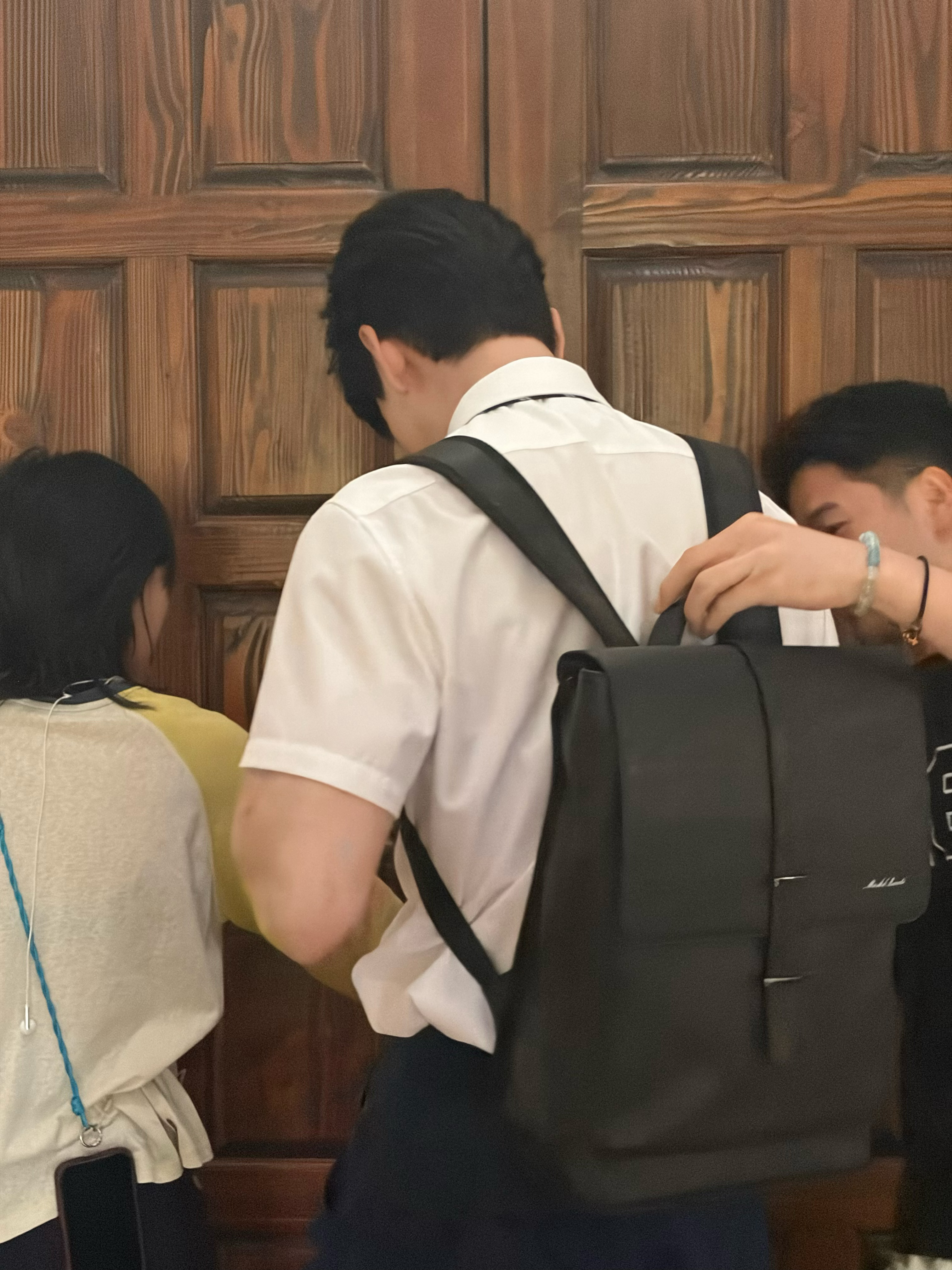 我好像看到了褚桓[泪][泪][泪]好嫩啊哥哥[苦涩][苦涩] ​​​