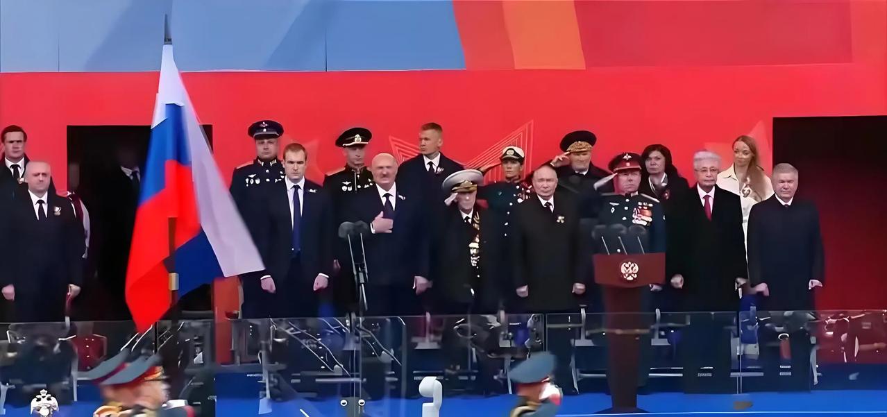 乌克兰把俄罗斯打惨了，连红场阅兵也受到严重影响，阅兵规模大幅缩水，地面重型装备不