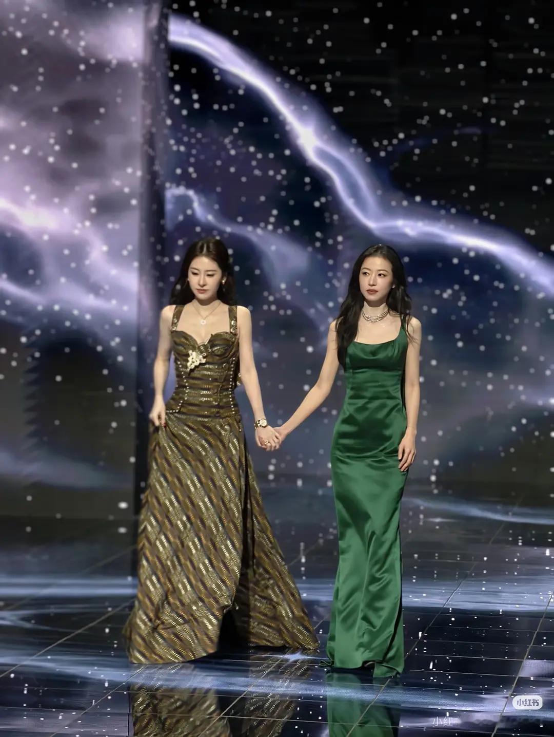 张碧晨和周雨彤同台也太养眼了 