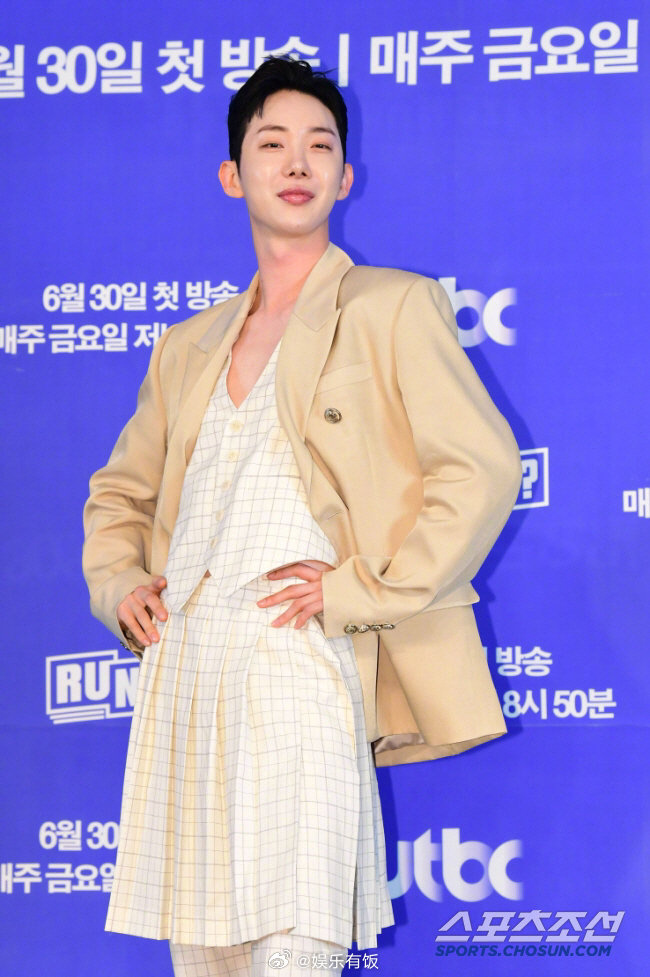 赵权近况赵权因父母患癌中断演艺活动 据台媒，2AM赵权透露近况，表示自己的父母亲