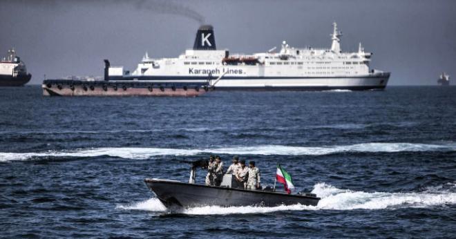 伊朗的船，被老美打了。
老美的谈判，被伊朗放鸽子了！

美伊双尴尬局面来袭，中东