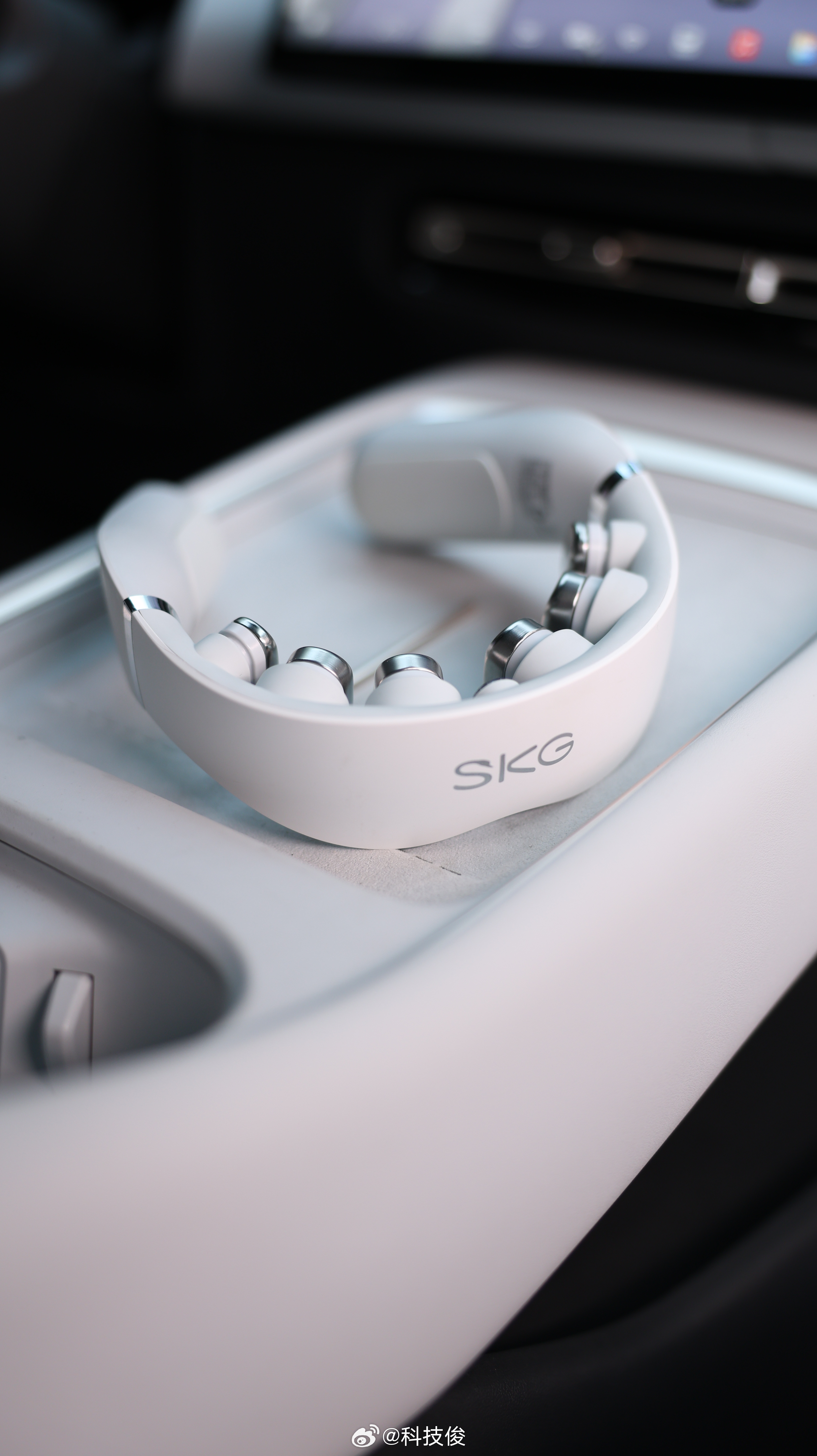 早上起不来晚上睡不着，估计不少人跟我一样每天在硬熬。刚刷到小鹏和SKG搞的试睡活