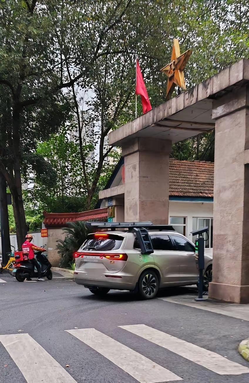 还不如不按呢，按了反而越丑了[泪奔]