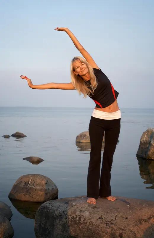 幸福和很多因素相关。良好的人际关系绝对是幸福感的重要来源。就像我，和家人朋友相处